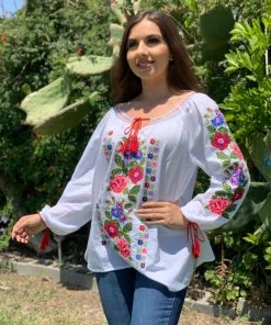 Valeria'S Boutique Rosario Floral Embroidered Top New Arrivals